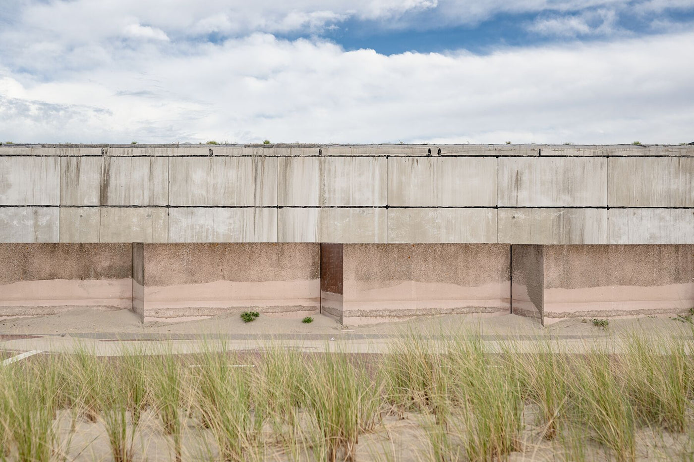 A geometric architectural detail of a concrete wall at Scheveningen.