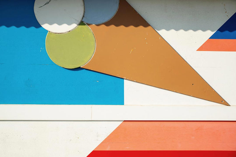 A picture of an ice cream cone painted on a hoarding at Scheveningen